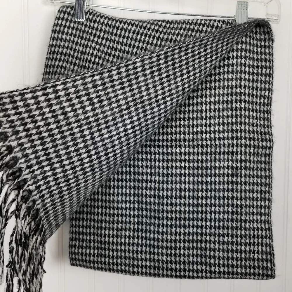 Cabela's Scarf Houndstooth Black White Twisted Fringe Soft Feel 12x60